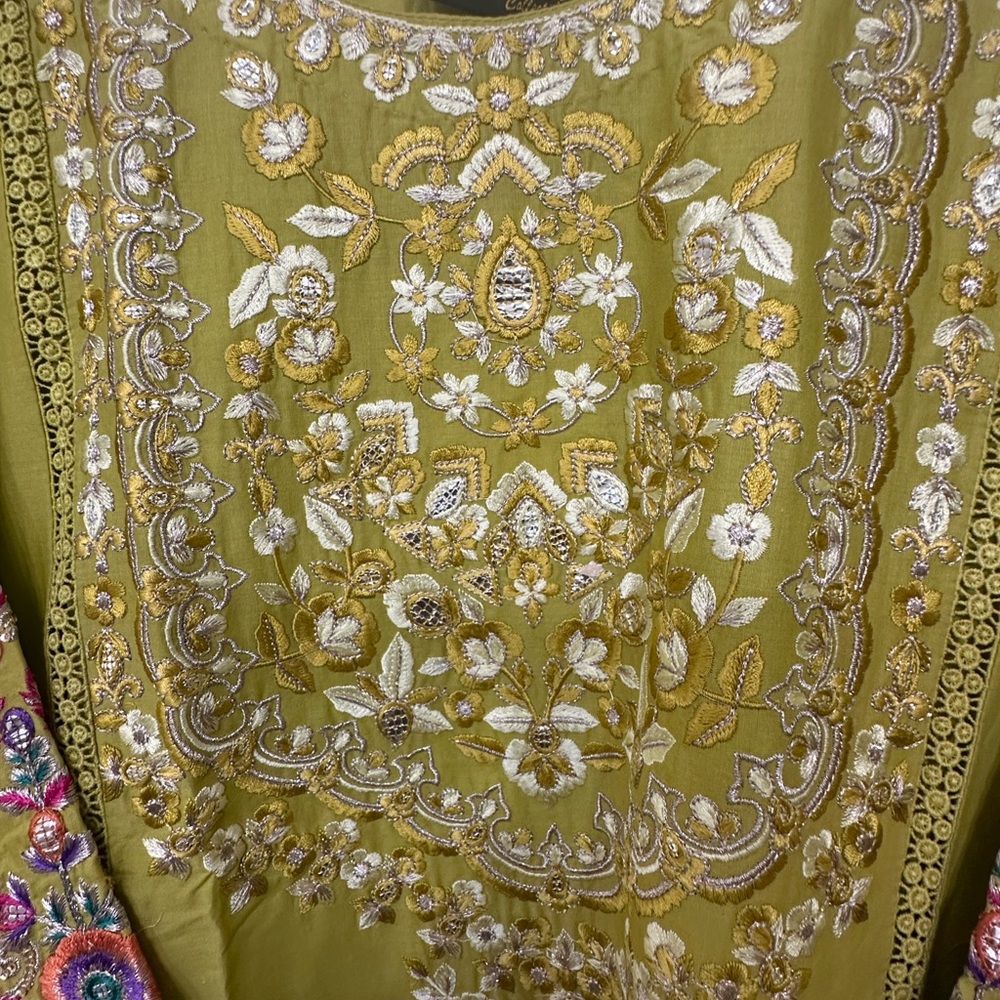 Super Sale‼️Embroidered luxury Green Traditional Outfit by Dikhawa size 24 - Picture 7 of 13